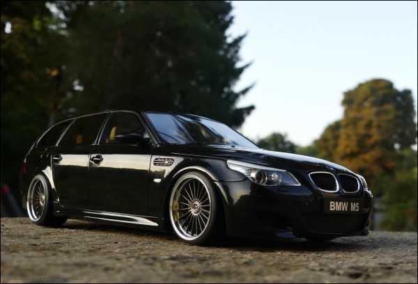 1:18 BMW M5 E61 Touring Schwarz Metallic Edition mit OVP